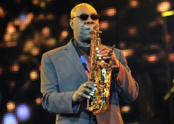 Manu Dibango,  le Baobab saxophoniste camerounais et légende de l’afro-jazz est tombé