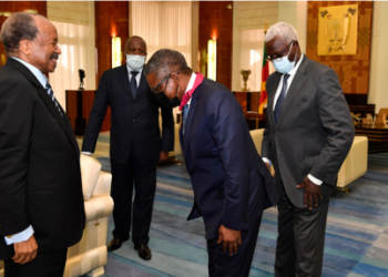 Le Nigérian Aliko Dangote décoré par le président Paul Biya