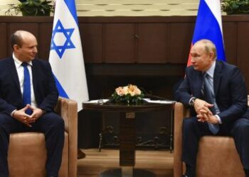 Les négociations Russie-Ukraine interrompues par les Occidentaux, selon l’ex-médiateur Bennett