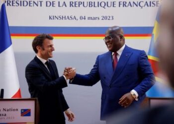 Emmanuel Macron clôture sa tournée en Afrique centrale en RDC