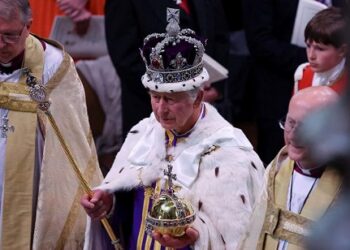 Charles III est couronné roi du Royaume-Uni