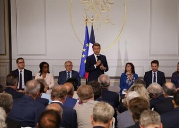 Émeutes en France: Macron annonce une loi d&rsquo;urgence pour accélérer la reconstruction