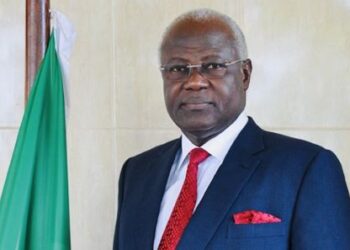 Putsch manqué à Freetown : l’ex-président Ernest Bai Koroma convoqué par la police