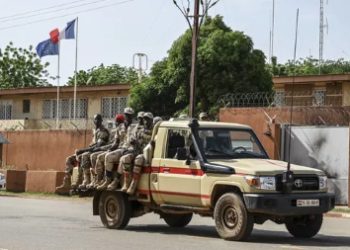 La France ferme son ambassade au Niger et retire ses troupes