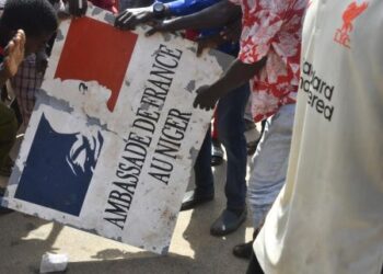 La France annonce la fermeture « jusqu’à nouvel ordre » de son ambassade au Niger