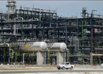 Pourquoi les Nigérians prient pour le succès d’une nouvelle raffinerie de pétrole