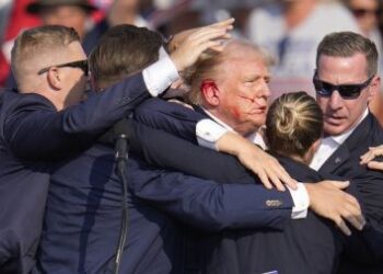 Tentative d’attentat sur Donald Trump lors d’un meeting de campagne (VIDEO)