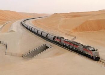 Pourquoi la Chine construit-elle un chemin de fer en plein Sahara ?