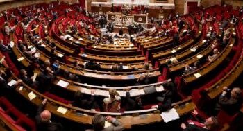 Les Français massivement insatisfaits des législatives considèrent que le pays « n’est pas gouvernable », selon un sondage