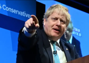 En mars 2021, Boris Johnson envisageait « d’envahir les Pays-Bas grâce à un raid maritime » pour voler des vaccins