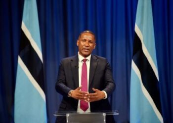 Le nouveau président du Botswana souhaite conclure rapidement un accord de vente de diamants avec De Beers