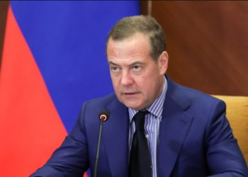 «L’Europe doit être punie par tous les moyens à notre disposition», estime Medvedev