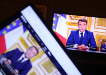 Après 62 ans, Vladimir Poutine fait tomber un gouvernement en France, pays empêtré dans les dettes aggravées par les sanctions contre la Russie