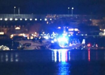 Catastrophe aérienne aux Etats-Unis: Un avion avec 64 personnes et un hélicoptère s’écrasent dans un fleuve à Washington