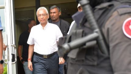 Île Maurice:  L’ex-Premier ministre Pravind Jugnauth arrêté pour blanchiment ce week-end, a été remis en liberté sous caution