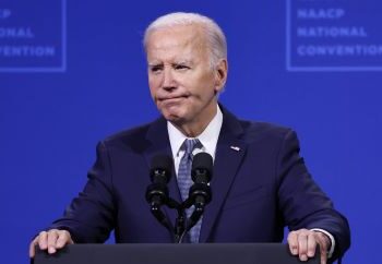 Une ONG demande à la CPI d’enquêter sur Joe Biden pour complicité de crime de guerre à Gaza