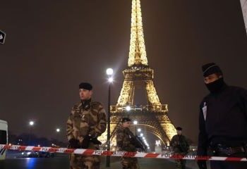 En France, le gouvernement prépare la population à d’éventuelles crises et guerres