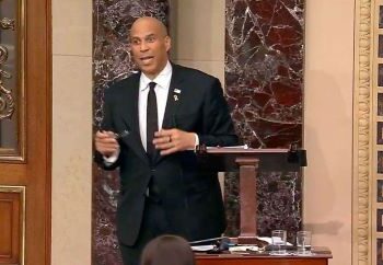 25 heures de discours du sénateur démocrate Cory Booker contre la politique de Trump