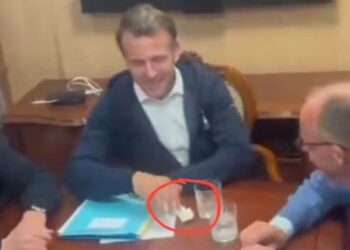 Poudre magique dans le train : Macron pris la main dans le sachet… de stratégie exaltée ?