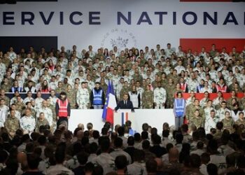 Macron relance le « service national », militaire et volontaire