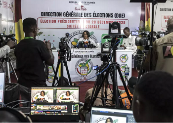 Guinée: Mamadi Doumbouya élu président dès le premier tour, selon les résultats provisoires