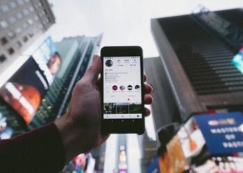 Les États-Unis exigent que les visiteurs divulguent cinq années d’historique sur les réseaux sociaux