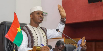 Le Parlement du Burkina Faso adopte à l’unanimité la Charte de la Révolution