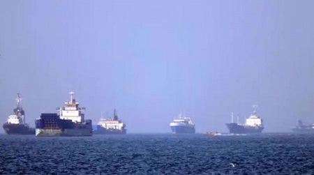 32 navires ont traversé le détroit d’Ormuz en 24 heures, sous approbation de la marine du CGRI
