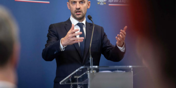 L’Iran doit renoncer à son programme nucléaire pour que les sanctions soient levées (Barrot)