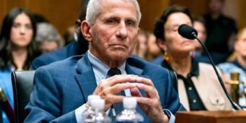 Docteur Fauci acculé: la fraude des vaccins Covid révélée