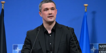 L’ancien ministre ukrainien de la Défense Fedorov devient conseiller en innovation auprès du ministre italien Guido Crosetto