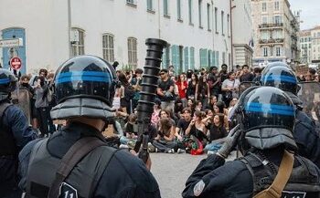 Mouvement des lycéens: des avocats dénoncent des gardes à vue pour « terroriser »